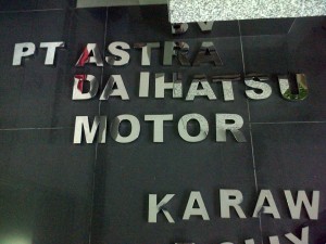Huruf Timbul Stainless Steel - PT Astra Daihatsu Motor - Value Media Advertising
